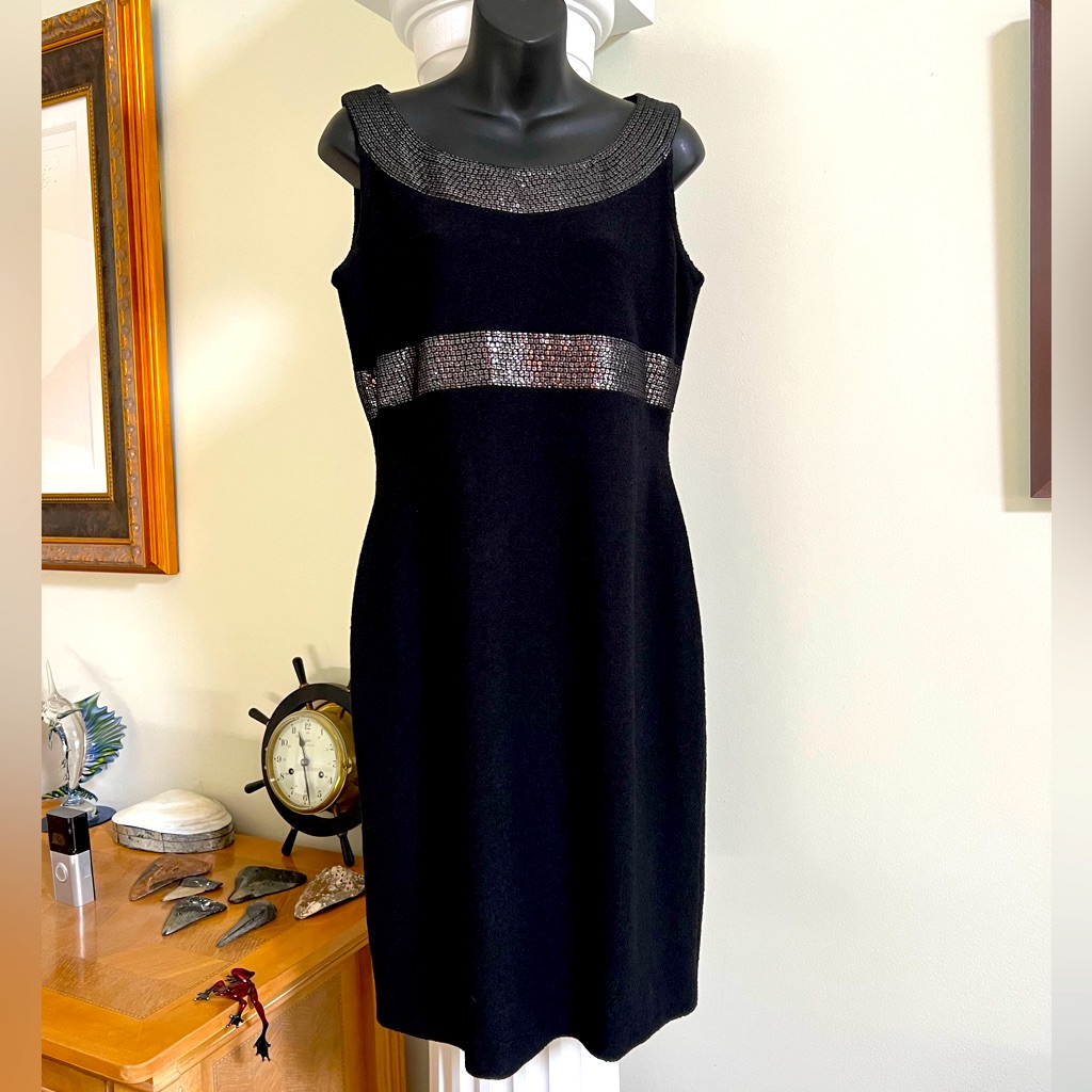 St. John Knit Cocktail Dress With Subtle Sequin Embellishments Size 6